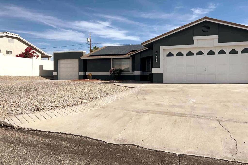 Spacious Getaway! Pool, Spa, Sleeps 9 Lake Havasu City Esterno foto